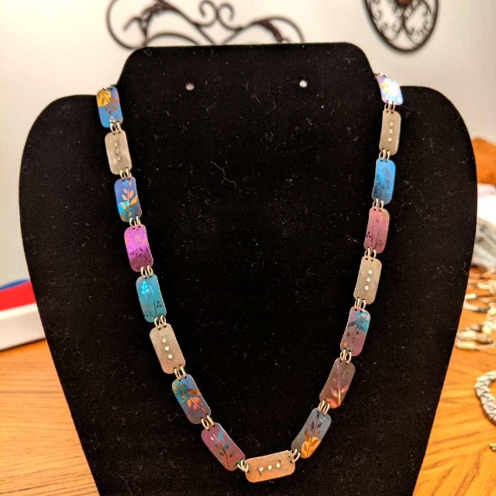 Stunning Holly Yashi authentic necklace.